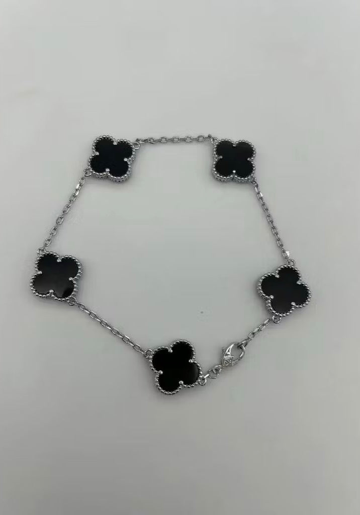 V and Clef pulsera