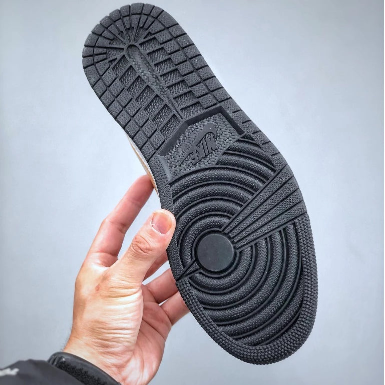 Nike Air Jordan Aj1 Mid Negro Oro